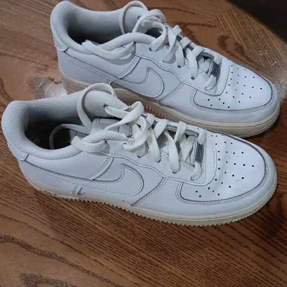 Nike Air Force 1 low rise / Size 6Y fits Woman Size 8 / White - Picture 1 of 8